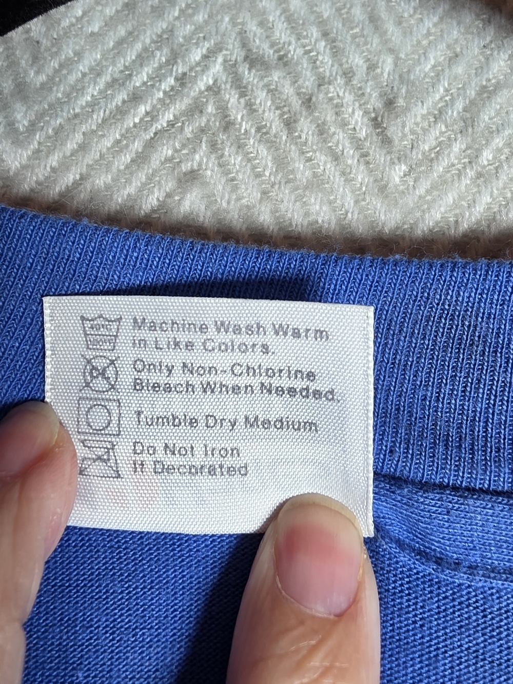 Vintage 80s Apache AH 64A Helicopter Hanes Blue Tee Single Stitch Green Yellow - Picture 6 of 9